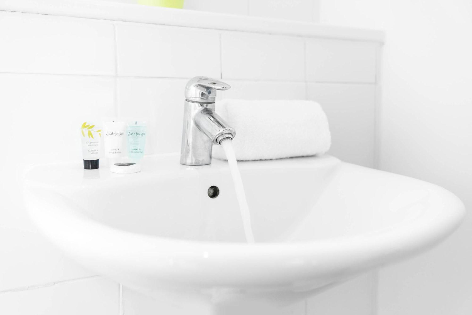 Centre Townhouse - Three Bedrooms - Garage - Garden - Balcony 19l * Birmingham