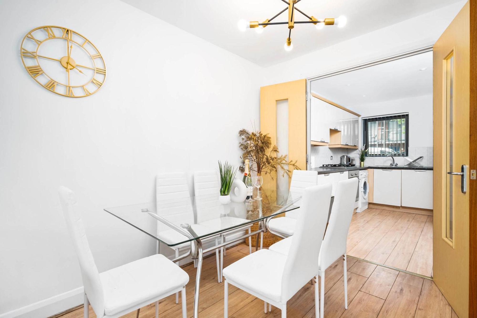 Centre Townhouse - Three Bedrooms - Garage - Garden - Balcony 19l Holiday home *