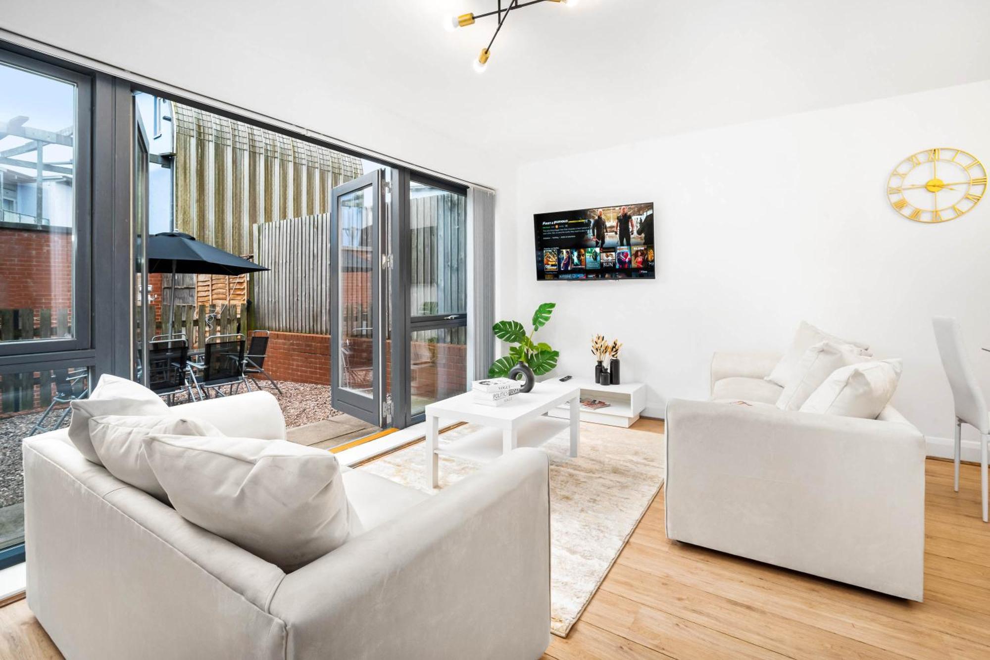 Centre Townhouse - Three Bedrooms - Garage - Garden - Balcony 19l * Birmingham