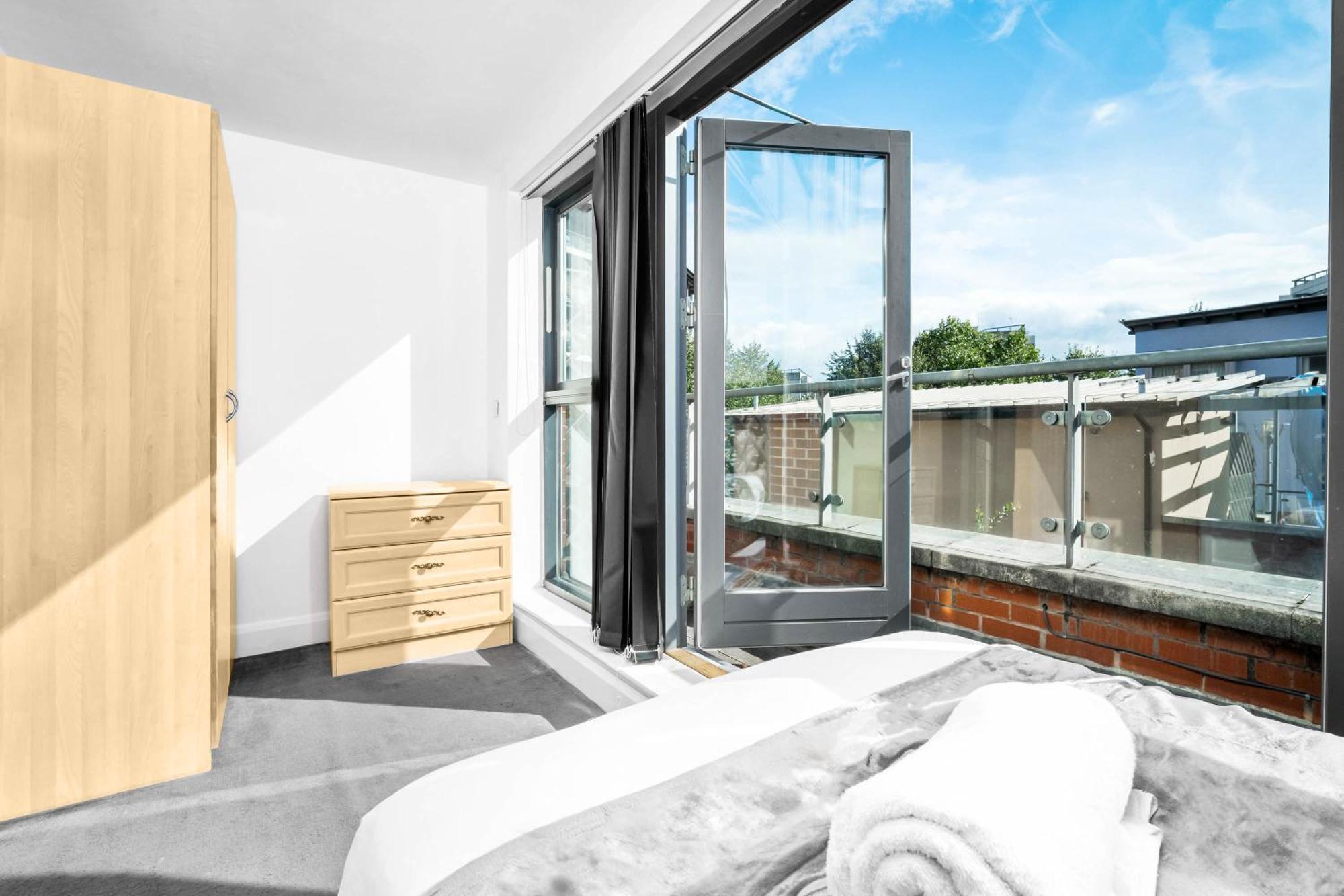 Centre Townhouse - Three Bedrooms - Garage - Garden - Balcony 19l Holiday home *